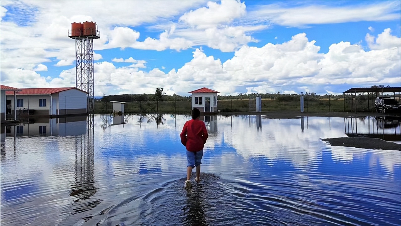 女大学生毕业后被外派非洲，年薪15万，现在无时无刻不想回国
