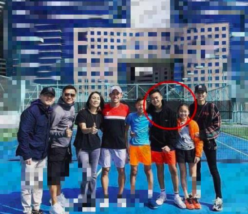 那英儿子高兴：被父亲抛弃留下阴影，母亲再婚后继父治愈他的半生