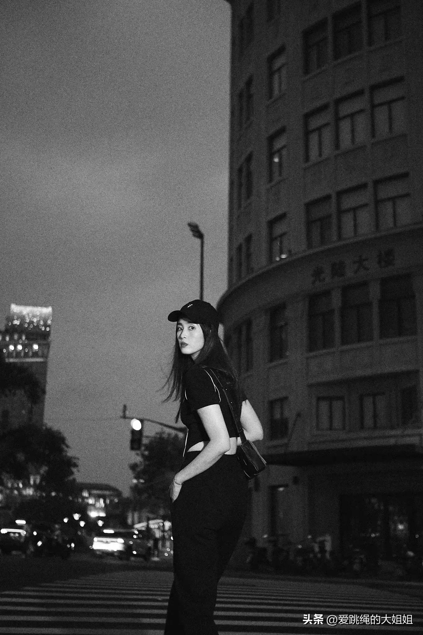 最美门将赵丽娜现身绿茵场,女足最美守门员赵丽娜