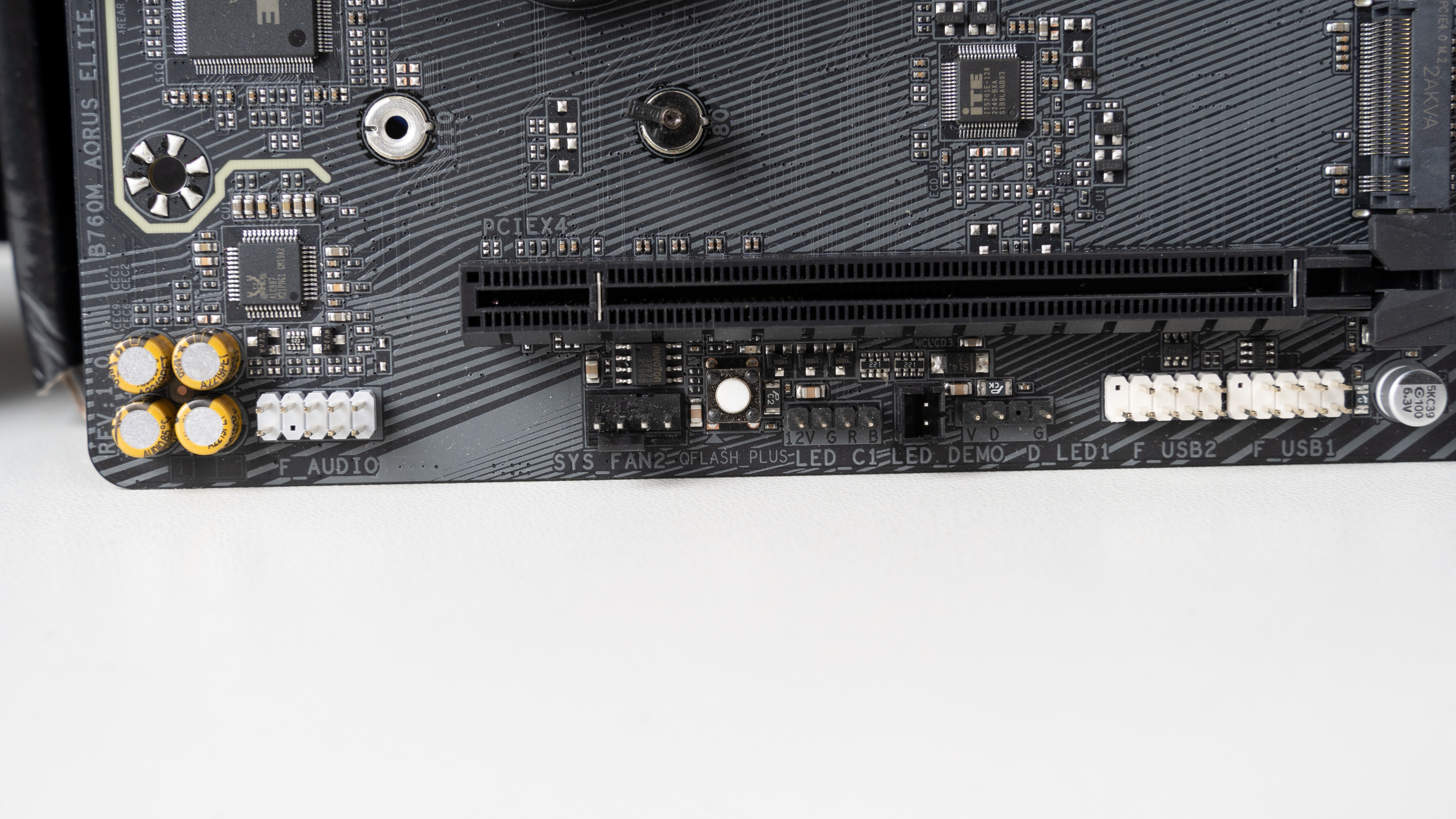 技嘉小雕b760搭配12600kf超频教程,技嘉b760m小雕wifi可以超频吗