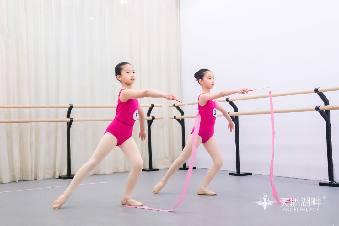 英皇芭蕾线上教学,学英皇芭蕾的走向