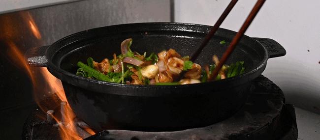 “搞什么，这大排档开到9点，老板就叫我走？”