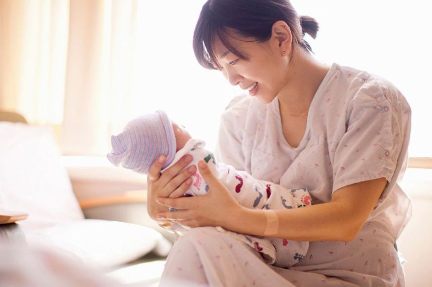 婴儿总是要抱抱怎么办,婴儿哭闹老是要求抱抱