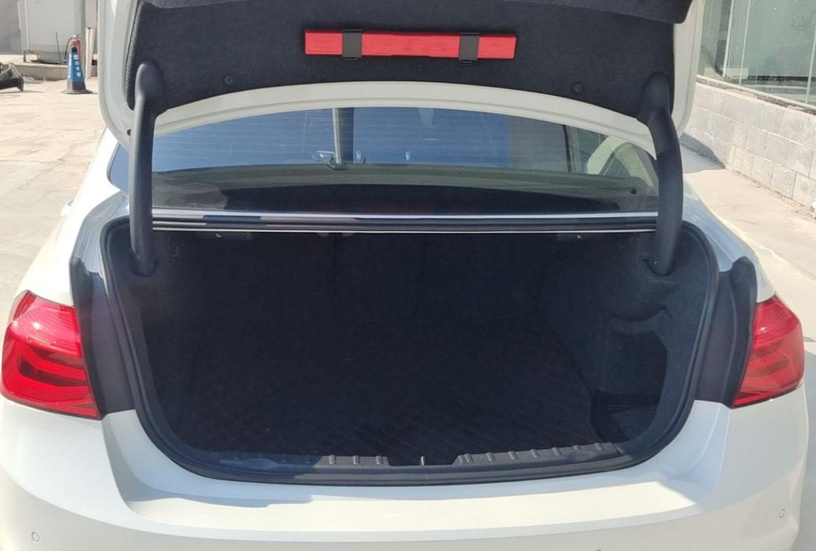 开了5年的宝马3系顶配能卖多少,开了3到5年的宝马