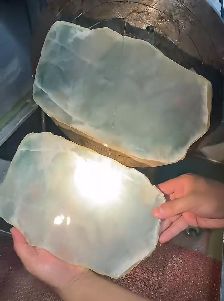 翡翠手镯表面有坑和划痕正常吗,直播间翡翠手镯被坑