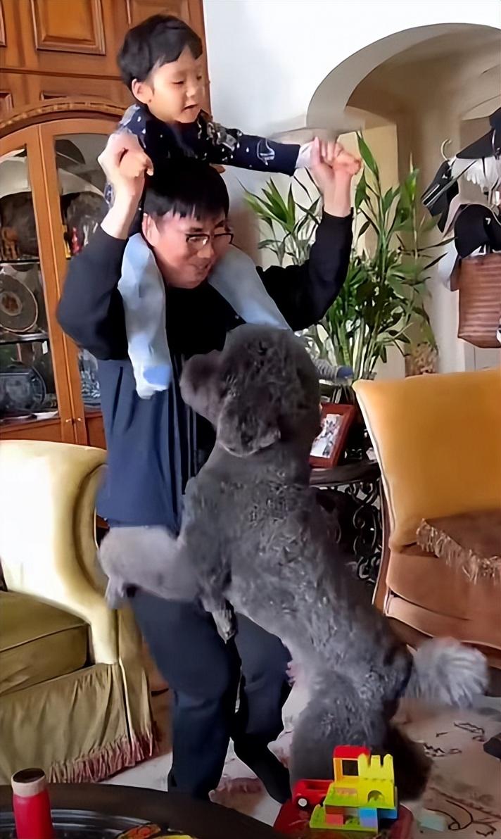 范明在一档节目中暴露自家豪宅,范明演富豪找女儿