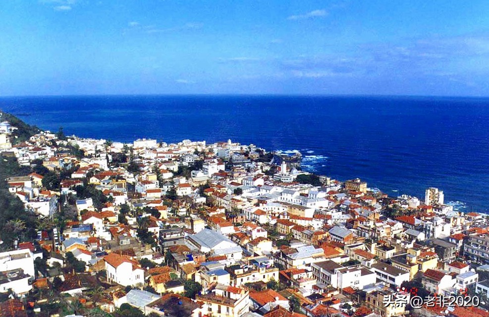 我在非洲遇见过两次小冲突，算是见识了中国护照的威力