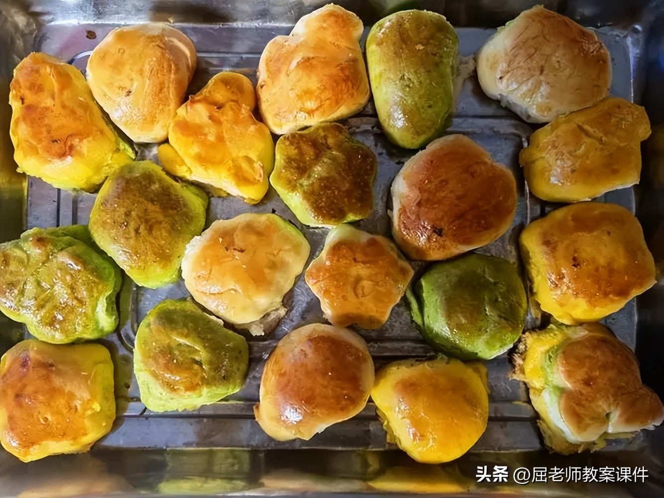 屈老师小班美术教案《好吃的烤面包》