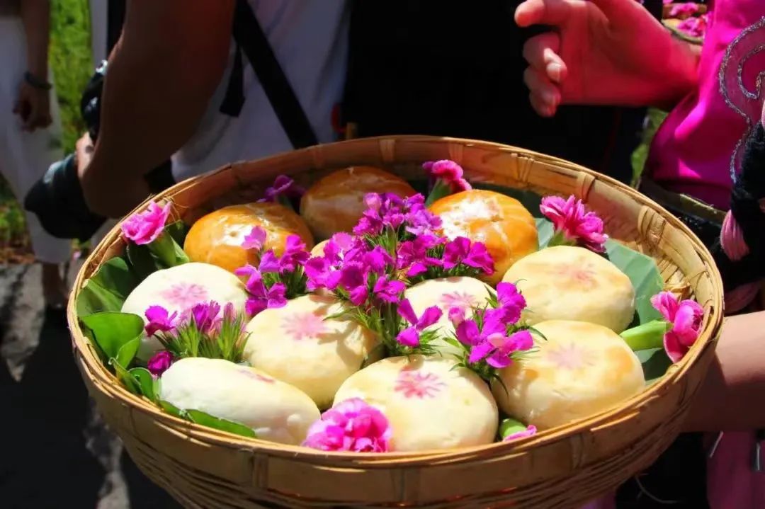 云南神仙美食鲜花饼,云南有名美食鲜花饼