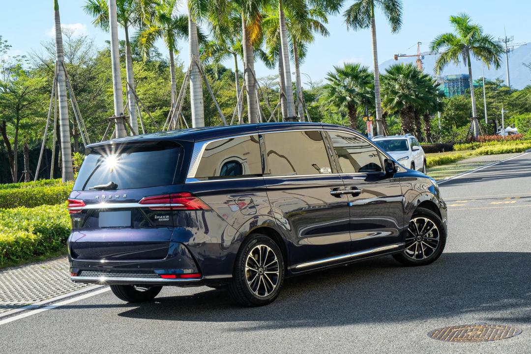 有着“越级能力”的国货MPV，会是你的菜吗？——二手荣威iMAX8