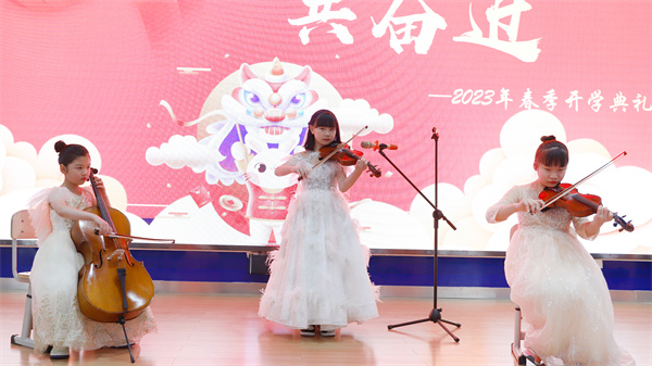 营造学礼、知礼、明礼校风，蓝港外国语学校开学第一课太“讲礼”