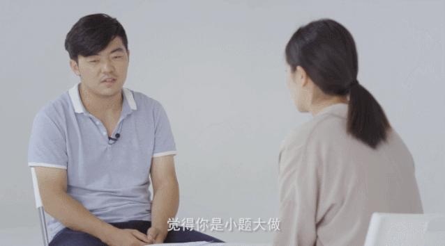 郭晶晶闺蜜事件,郭晶晶母女蹲地抱孩子遭嘲讽