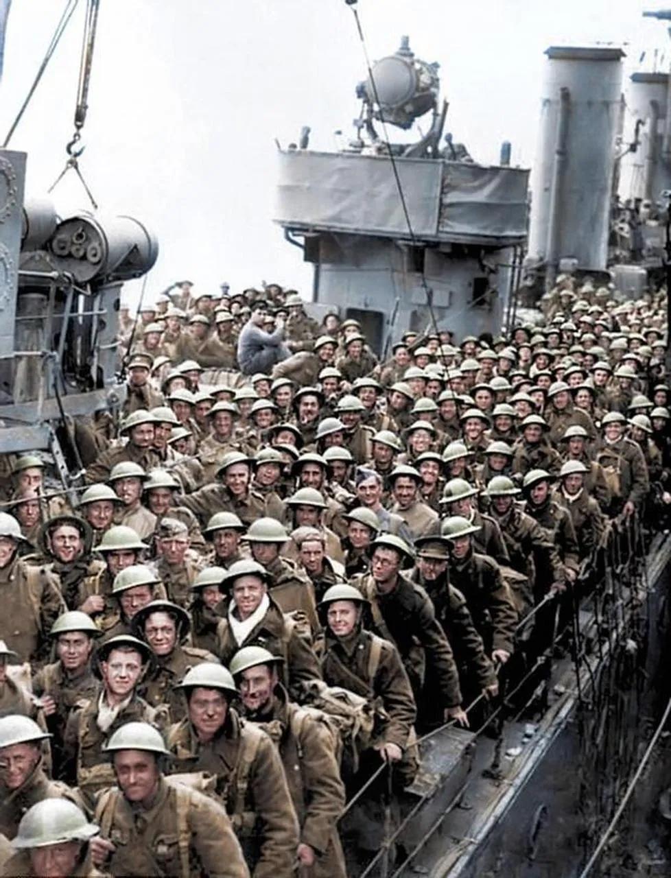 抗战故事董存瑞炸碉堡,1948年董存瑞炸碉堡图片