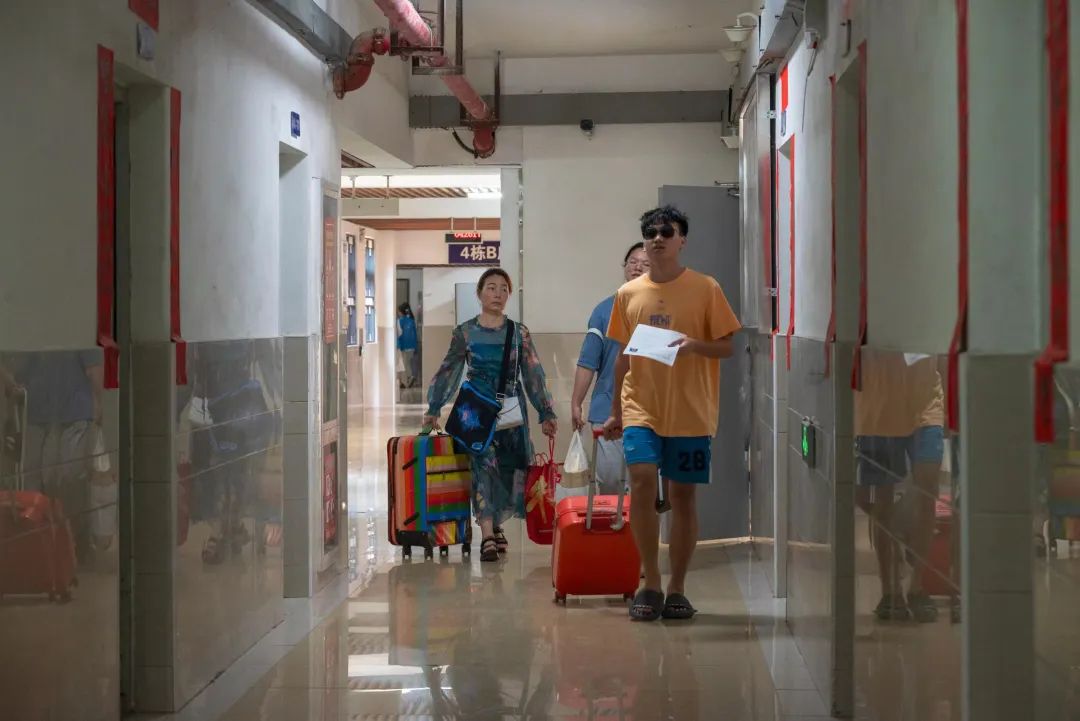 武汉纺织大学外经贸学院22级迎新,武汉纺织大学外经贸学院23届新生