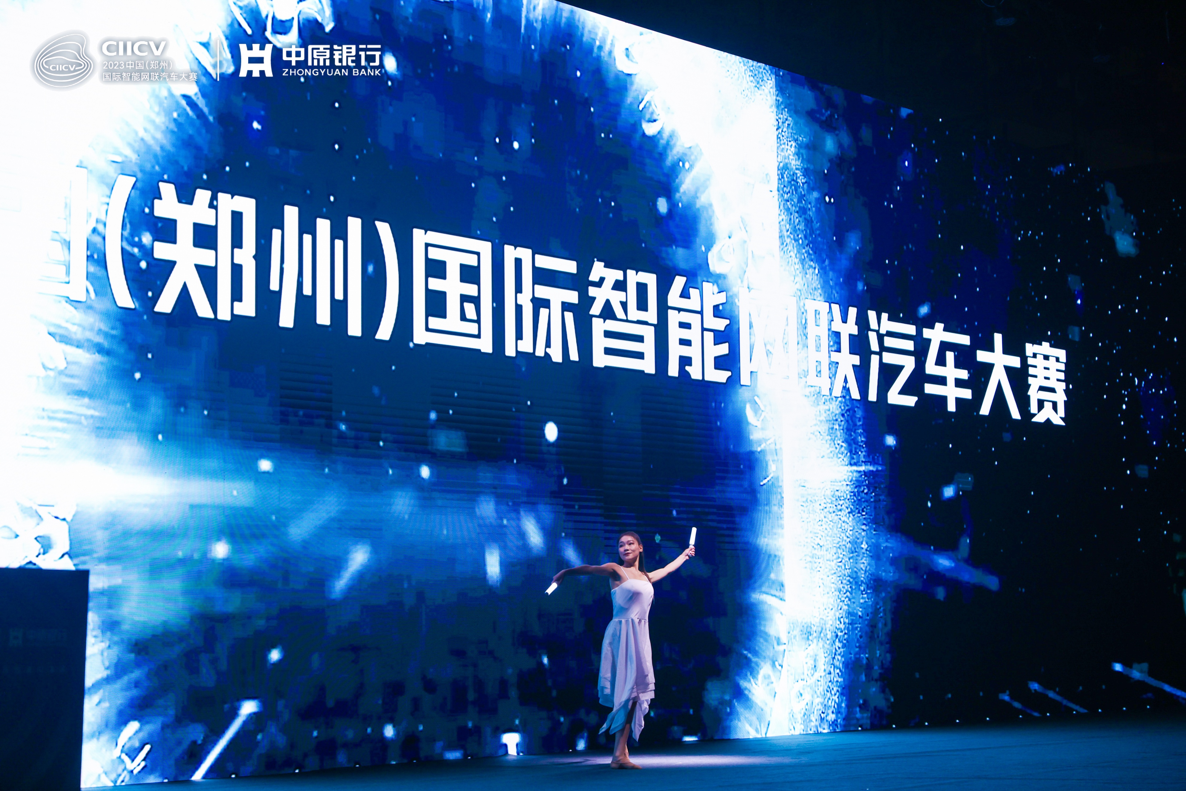 让产业规模化发展数字化转型,推动产业向智能化融合化方向发展