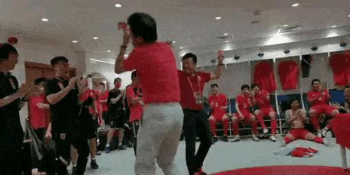 樵夫看足球：吉祥物永远都是吉祥武