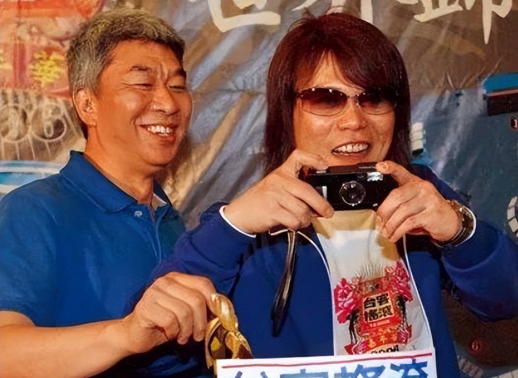 歌手伍佰到底有多受欢迎,伍佰上综艺唱歌