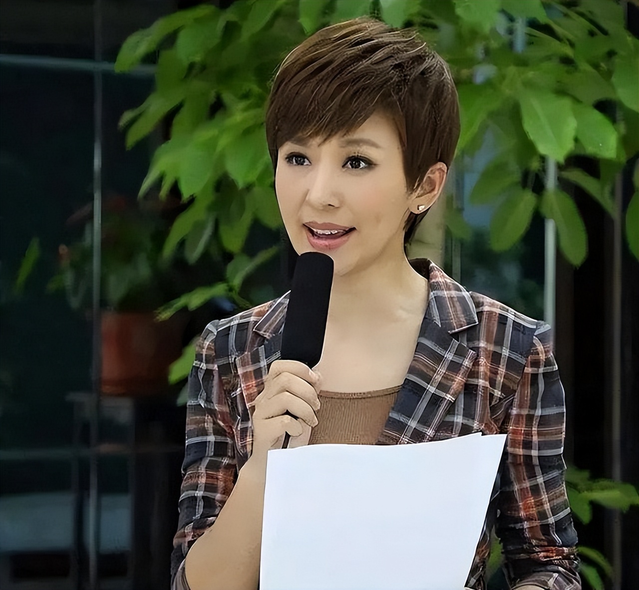 欧阳夏丹主持新闻联播康辉,陪伴欧阳夏丹