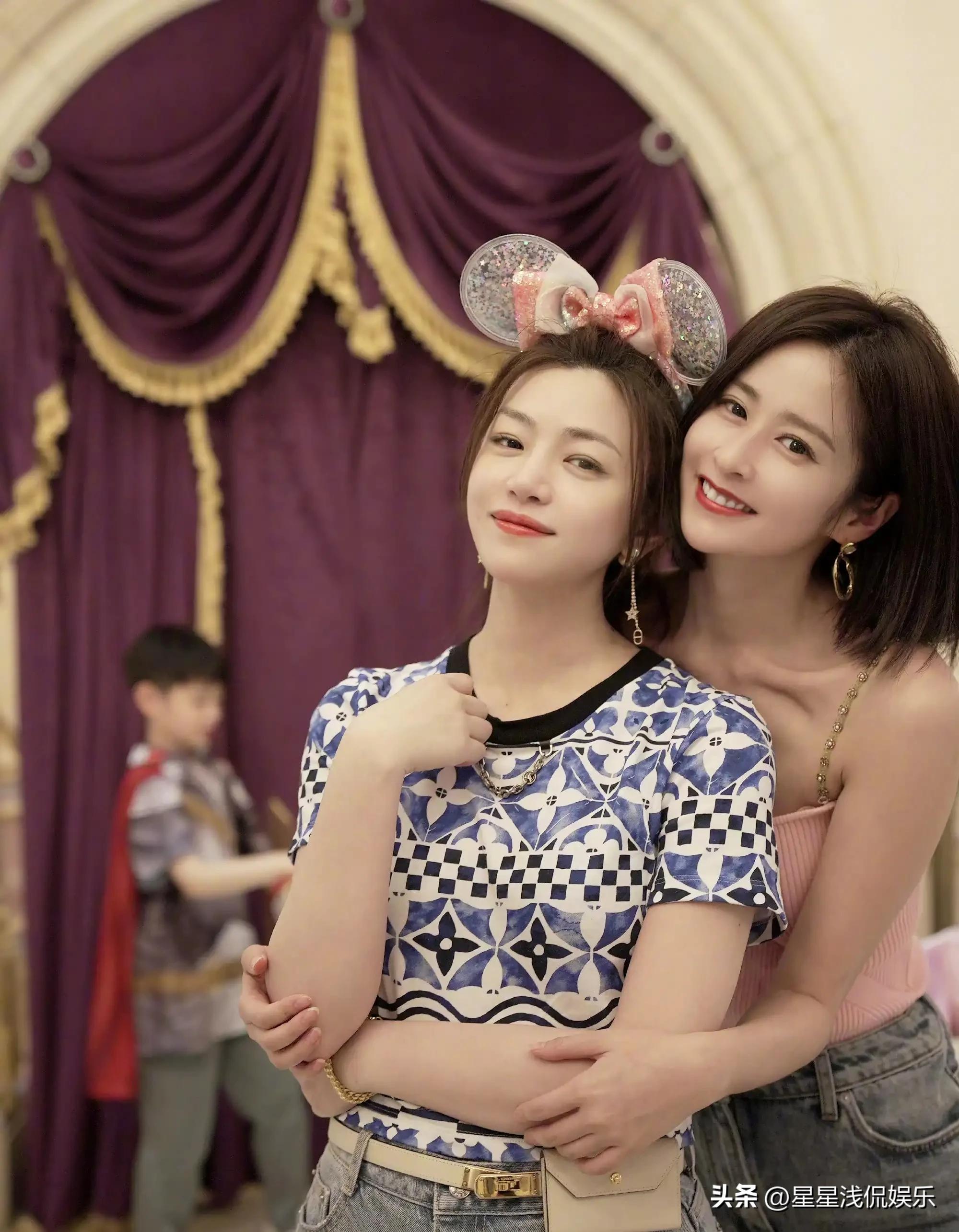 陈妍希带儿子去迪士尼,陈妍希机场带儿子