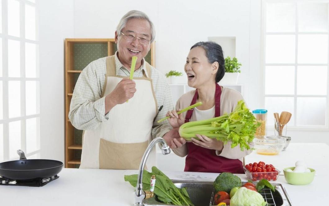 身体出现这几个症状说明你老了,医生提醒出现症状需要注意2点