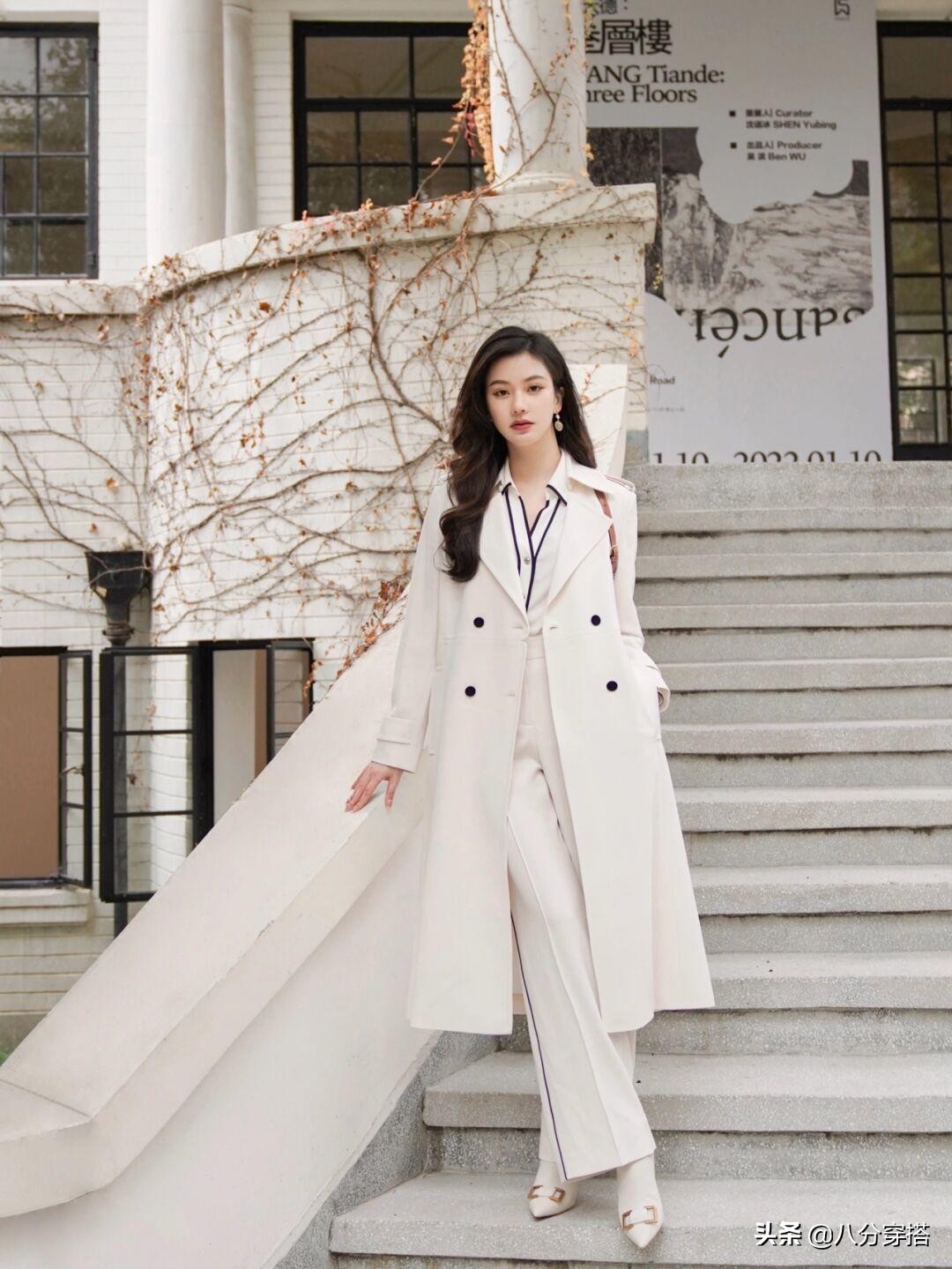 今年冬季流行穿这几款“大衣”，优雅保暖有气场，普通人也能驾驭