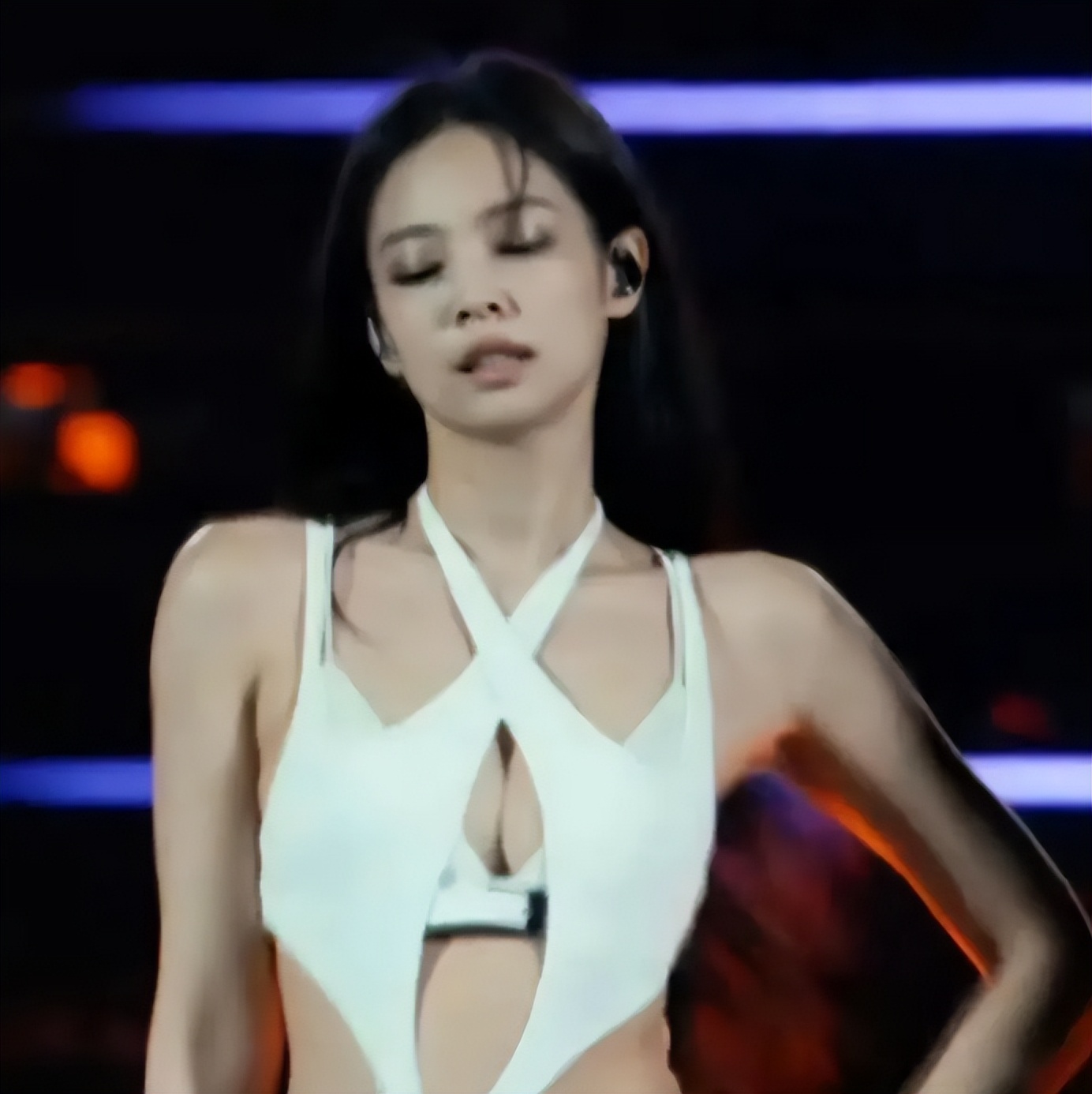 韩国女明星露肩上衣 (韩国女星露肩上衣)