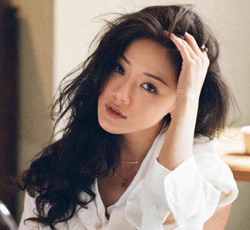 邓家佳分享新冠康复过程，反复发烧喉咙痛还鼻塞，是最难受的感冒