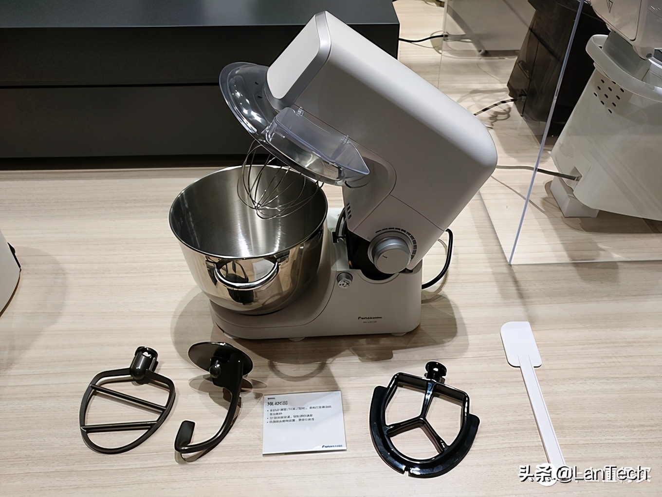 暴走两万步！海量图片带你游览2017年AWE家电展