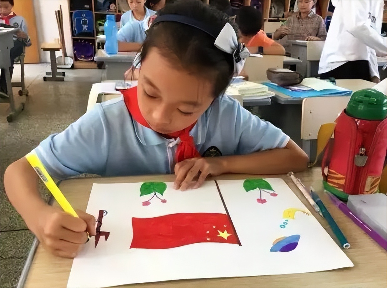 继毒教材之后，小学教辅封面出现日本和服，已经发行了十六年