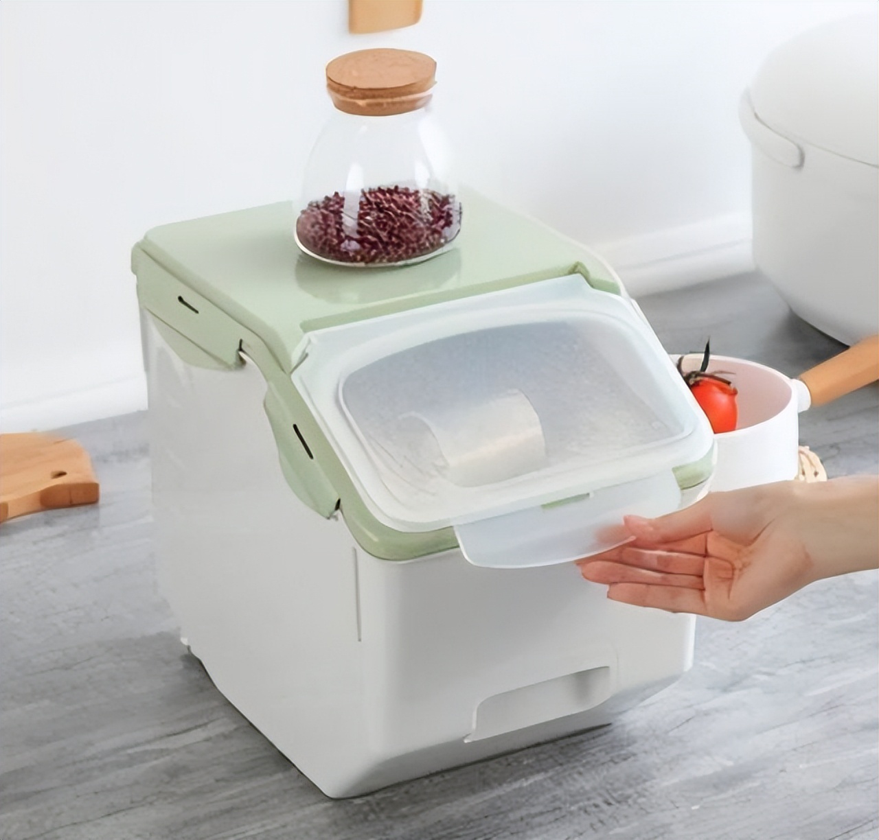 河南发现一户人家厨房，那叫一个先进！拍照给大家瞧瞧，真高级！