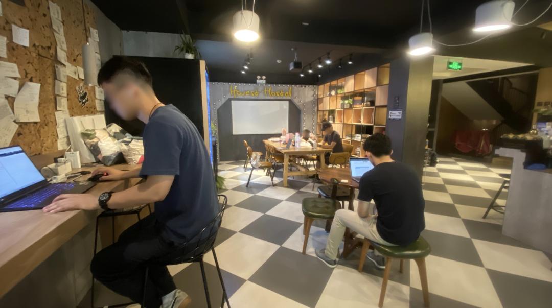 上海的青旅里，挤满了年轻人