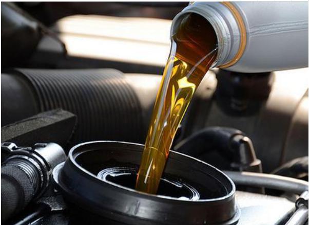 多长时间或行驶里程更换机油,换机油一年了公里数没到需要换吗