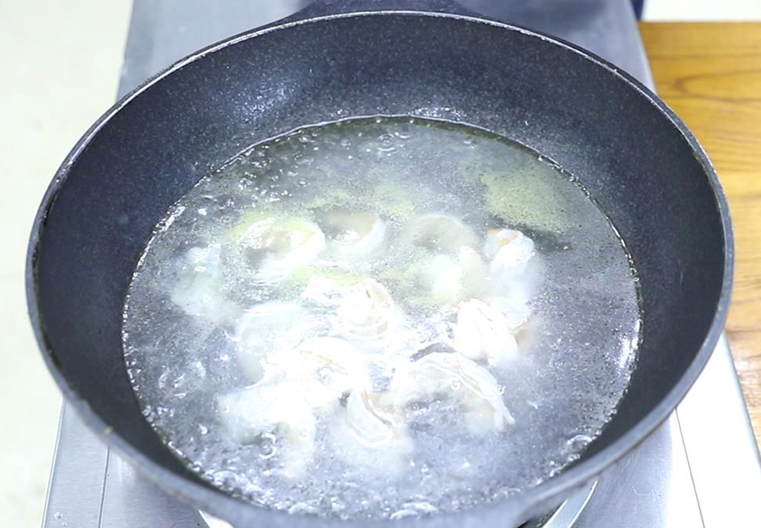 中老年人常吃五种食物补钙最好,中老年人喝牛奶还是奶粉补钙好