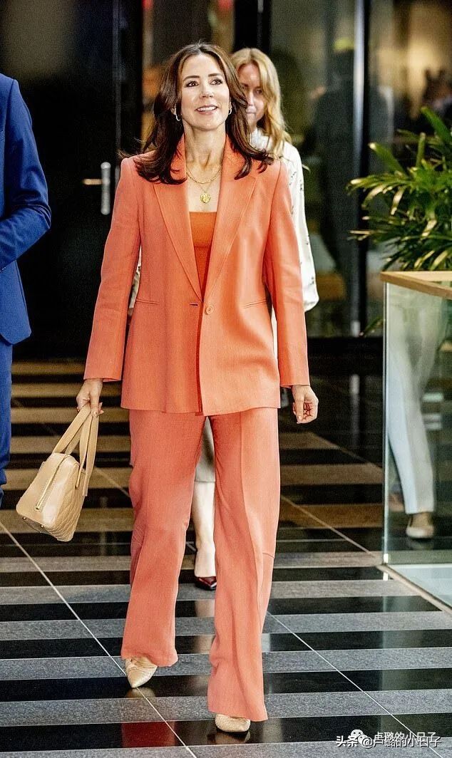 朱莉意大利,朱莉罕见亮相