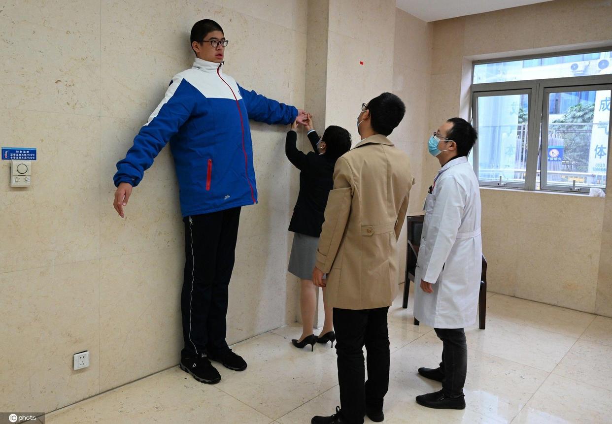 初中生男孩身高174多少斤算胖,初中生身高多少才标准