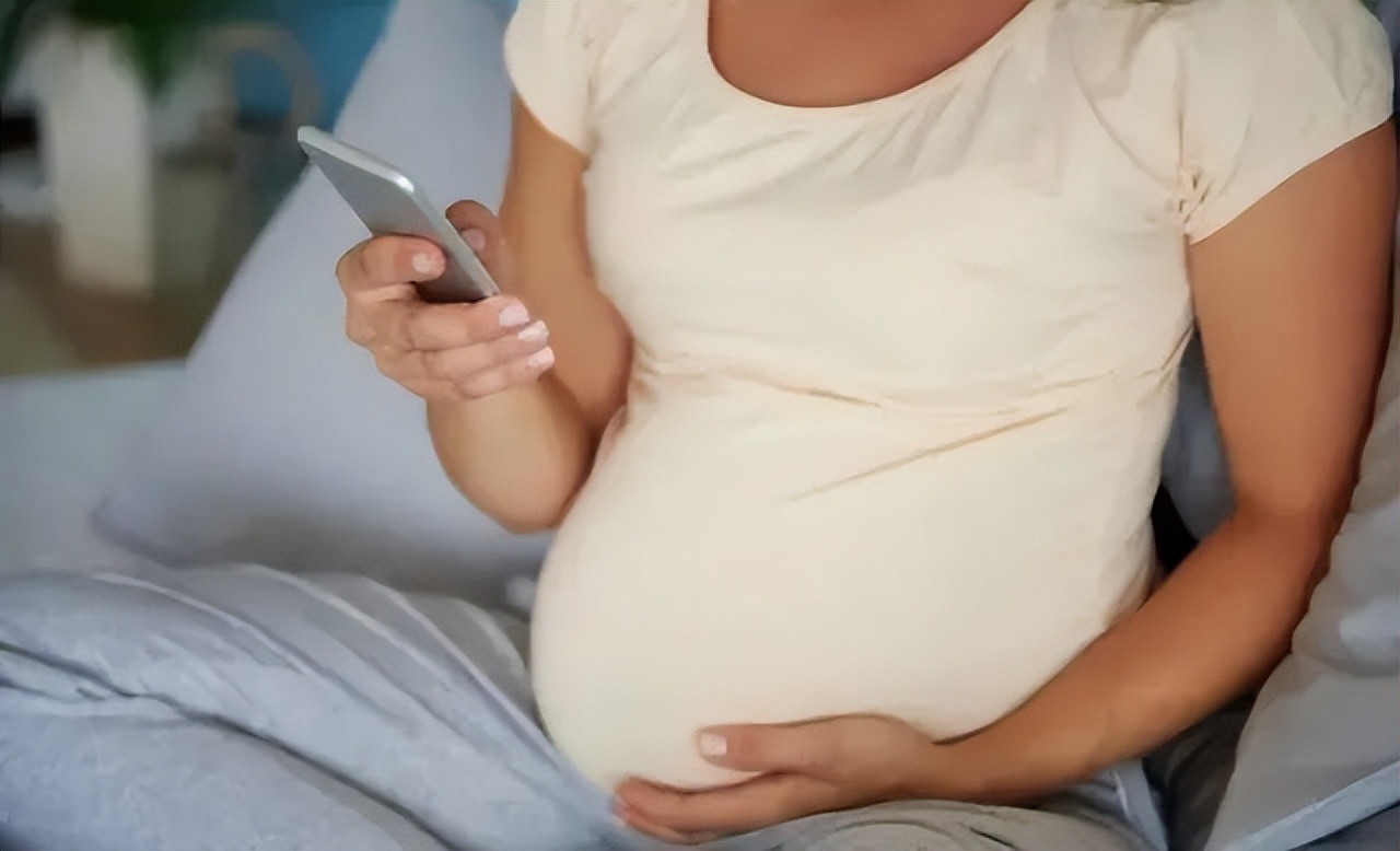 孕期玩手机要注意辐射吗,孕期玩手机的忌讳