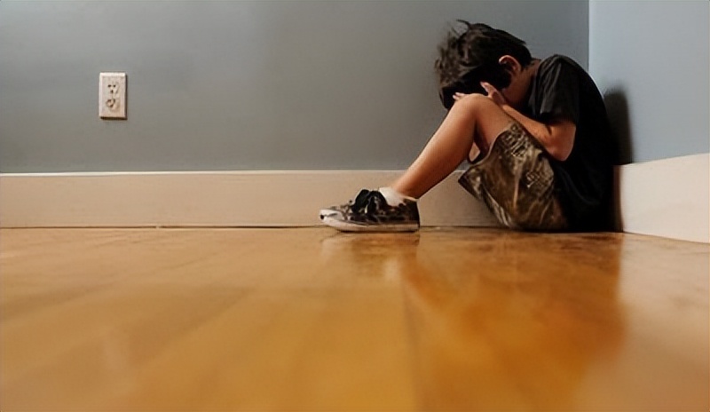 八岁男孩眼球被溶解,20分钟孩子眼球溶化无力回天