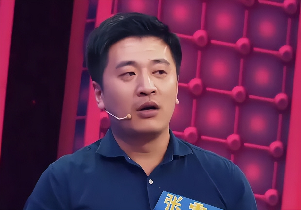 张雪峰每年仅讲课就能挣几百万？是老师还是商人，背后原因引深思