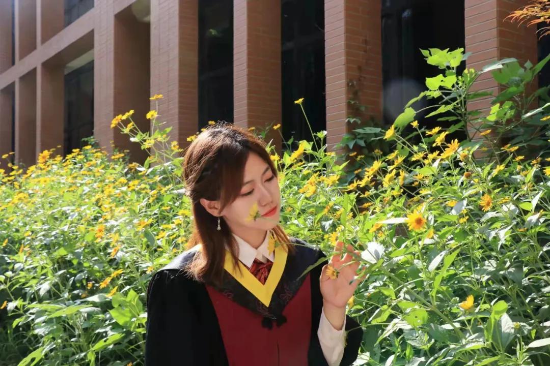 汤雪逸清华女足,足球女孩永不言败