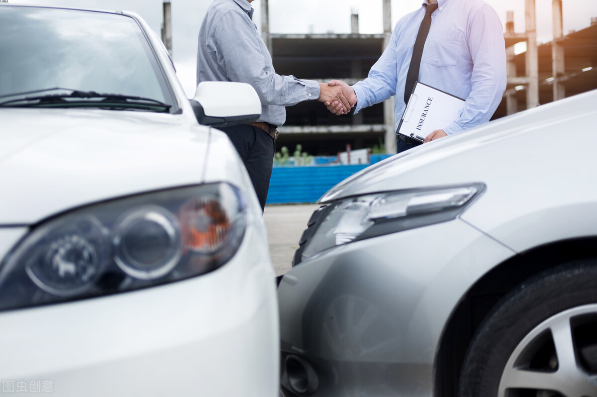 打工开车出了车祸由谁承担责任,别人套我的车牌出事故我担责任吗