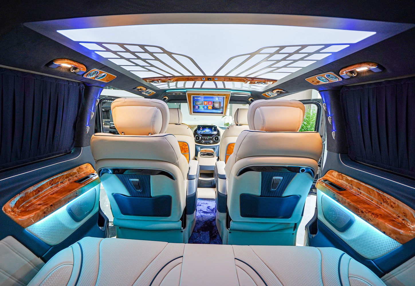 奔驰mpv商务车7座威霆和v260,奔驰mpv威霆五座落地价