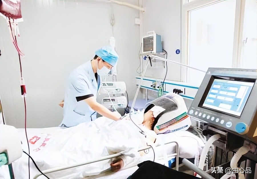 一位76岁老人在ICU（重症监护室）住了4年，你怎样看待此事？