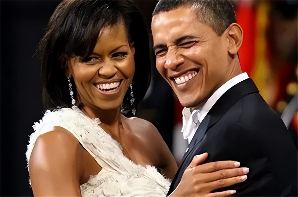 奥巴马第一次回非洲老家：帮祖母扛大米，和兄弟坐在田里喝酒