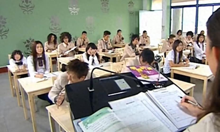 狂野诱惑！超辣女王舔刀瞬间！