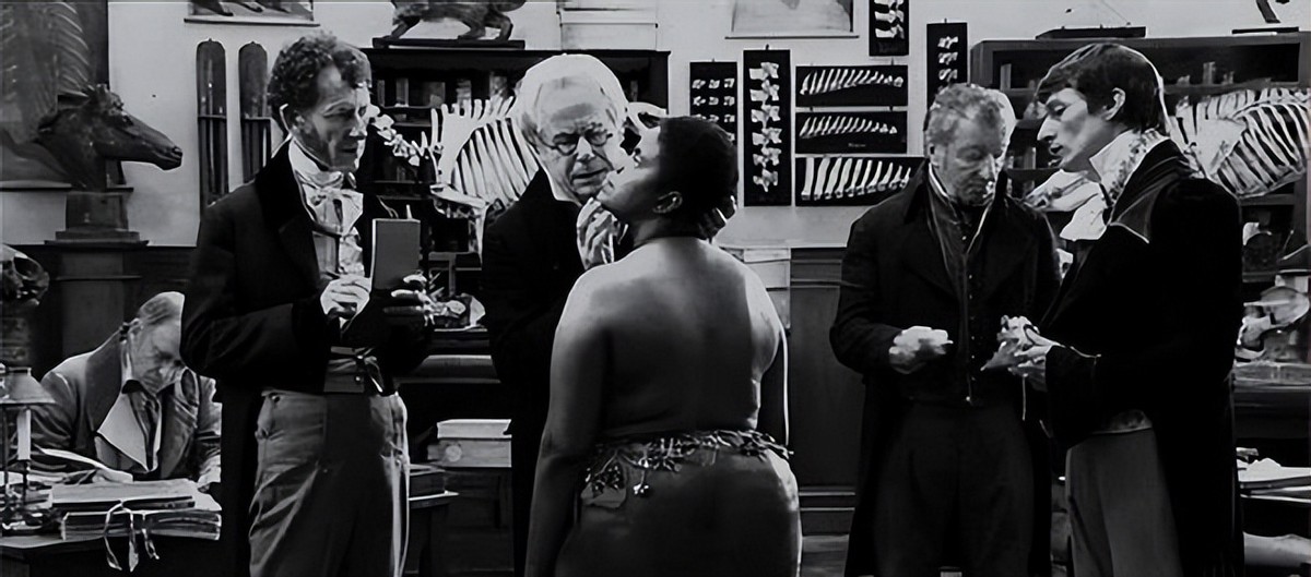 非洲女孩巴特曼因有巨臀，一生被赤身裸体展览，死后还被做成标本