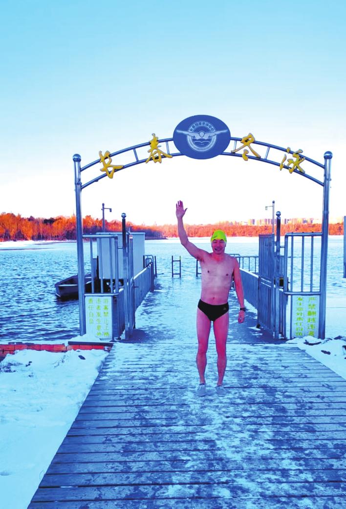 救人的小伙被找到,救人的白衣大哥找到了吗