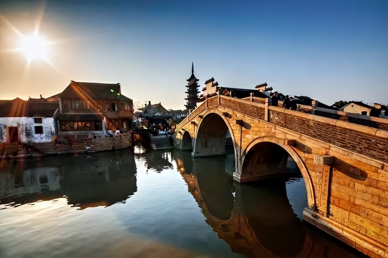 世界上最著名的十大古镇,云南著名古镇景点排名