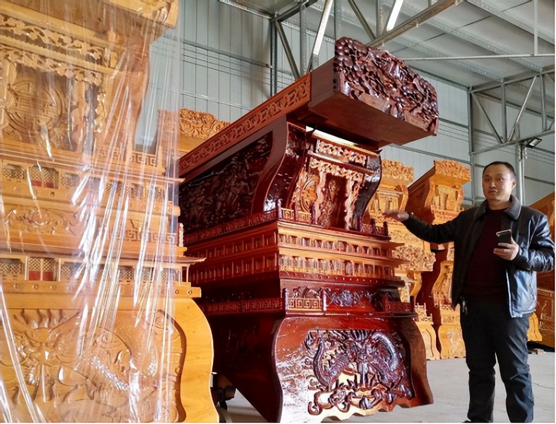 农民老木工做棺材视频,山西农民大哥做棺材