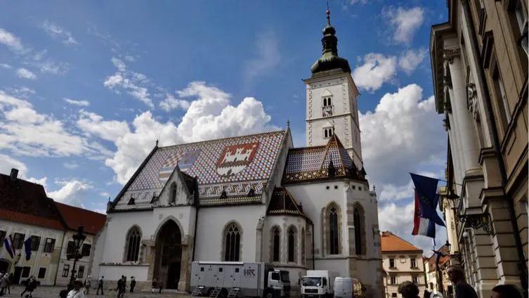 世界足球强国，有地球之眼、海景沙滩、城堡宫殿，中国九寨沟美景