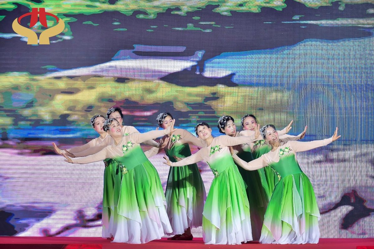 点滴鲜血凝爱心每份勇气都是爱“刘彬”—应邀出席第六届公益大典